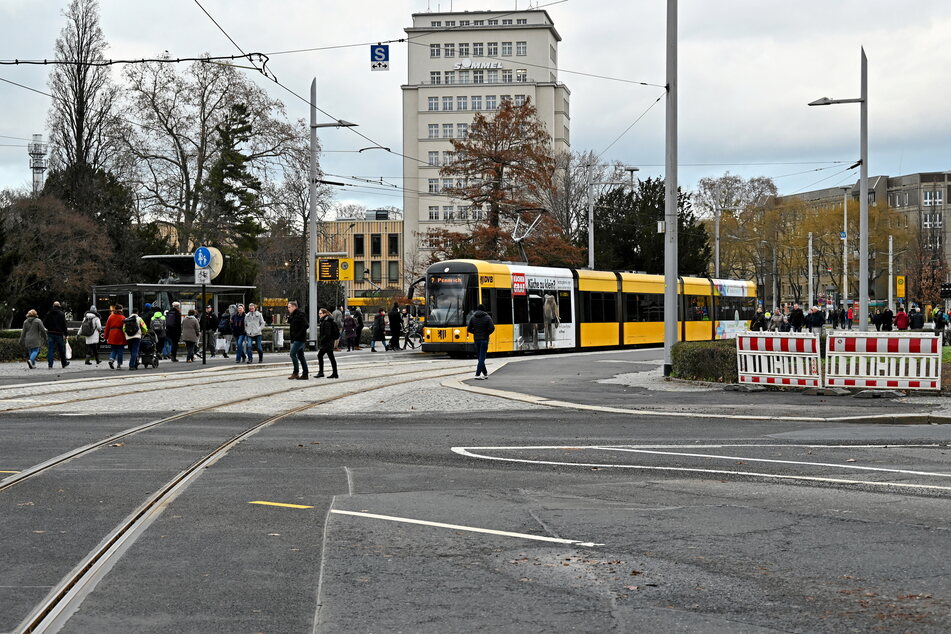 Nach ihrer Modernisierung ist die Haltestelle Albertplatz nun wieder in Betrieb.