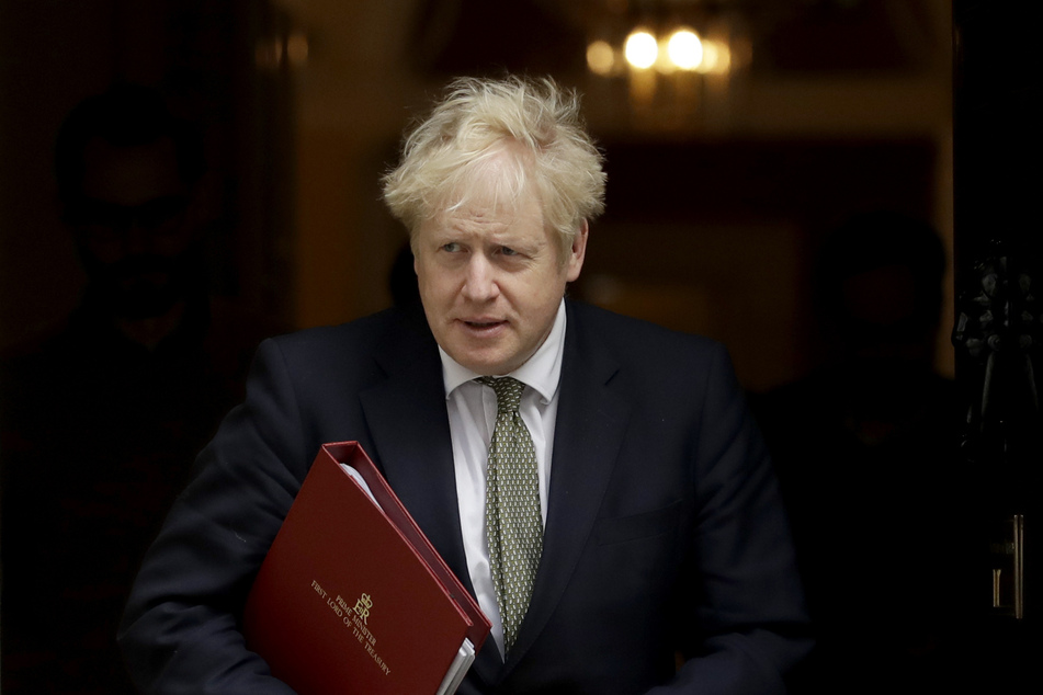 Boris Johnson (56), Premierminister von Großbritannien, erwägt im Kampf gegen die Corona-Pandemie einen neuen strengen Teil-Lockdown in England.