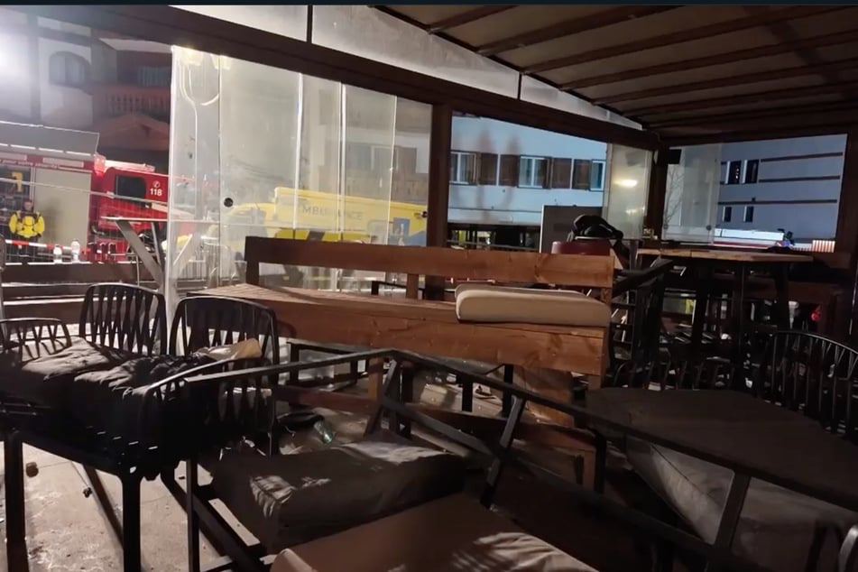 Im Inneren der Bar brach ein Feuer aus. Noch sind viele Fragen unklar.