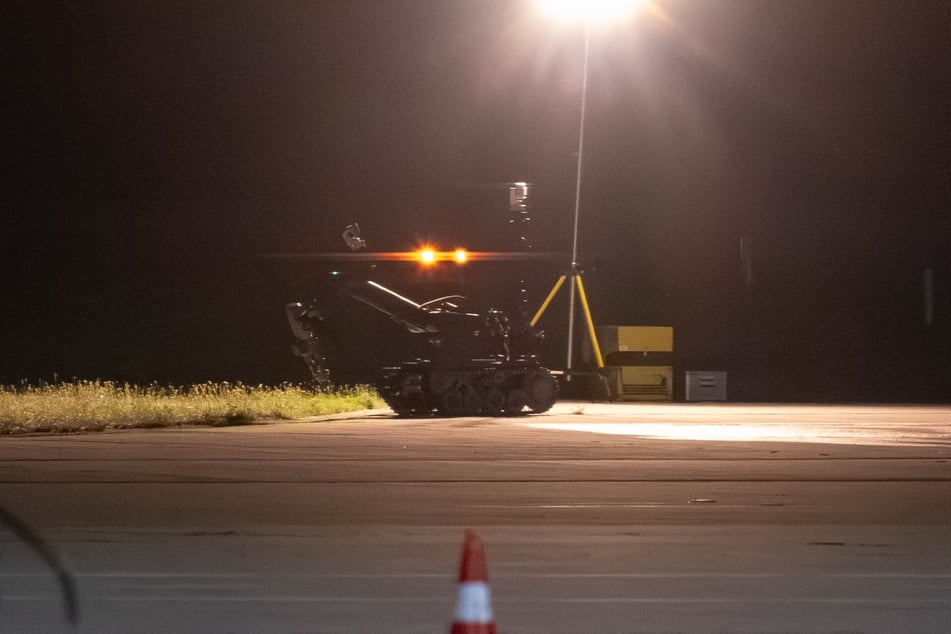 Ein Sprengstoffroboter wurde eingesetzt, um das Objekt zu begutachten.