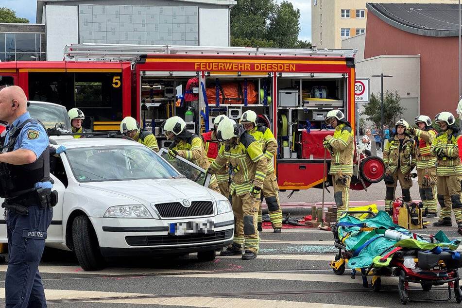 Rettungsdienst, Feuerwehr und Polizei sind vor Ort im Einsatz.