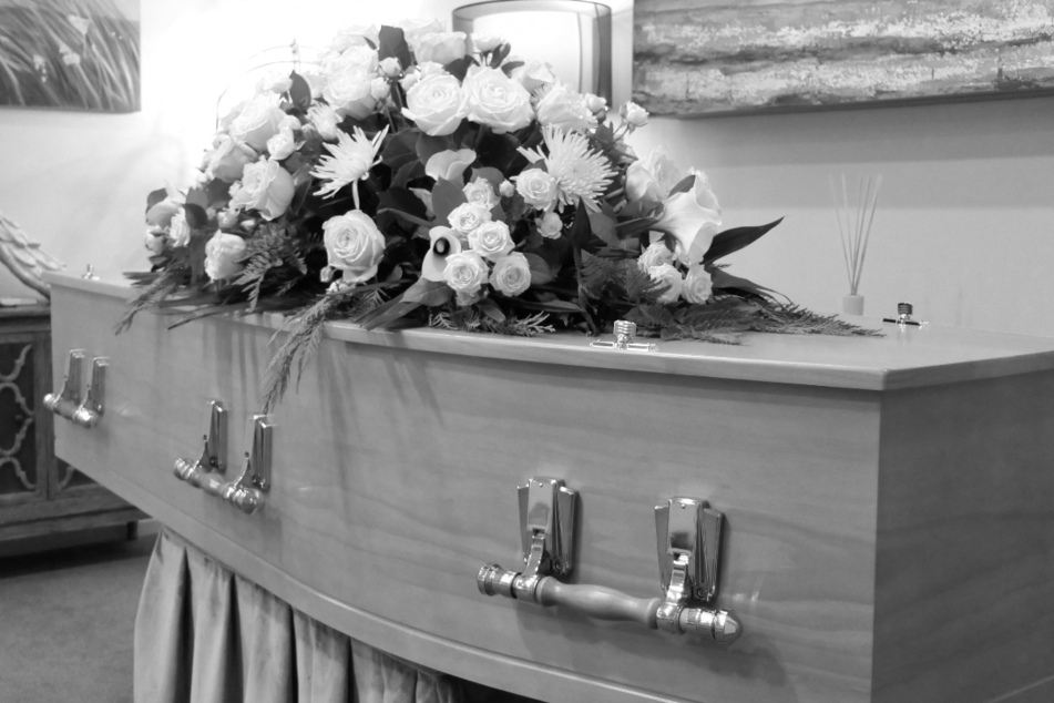 Frau verheimlicht Corona-Infektion vor ihrer Familie: Alle tot!