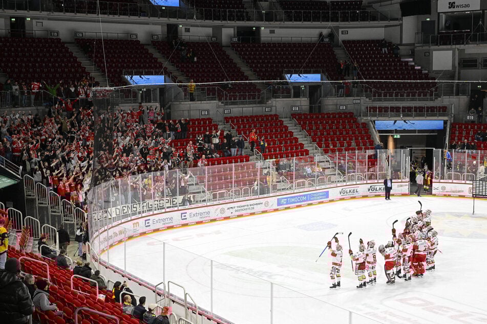 Die Eispiraten müssen Dienstagabend in Weiden auf ihre Fans verzichten.