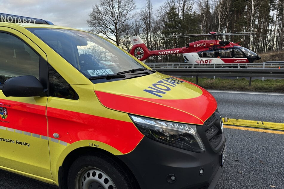 Ein Rettungshubschrauber landete auf der A4.