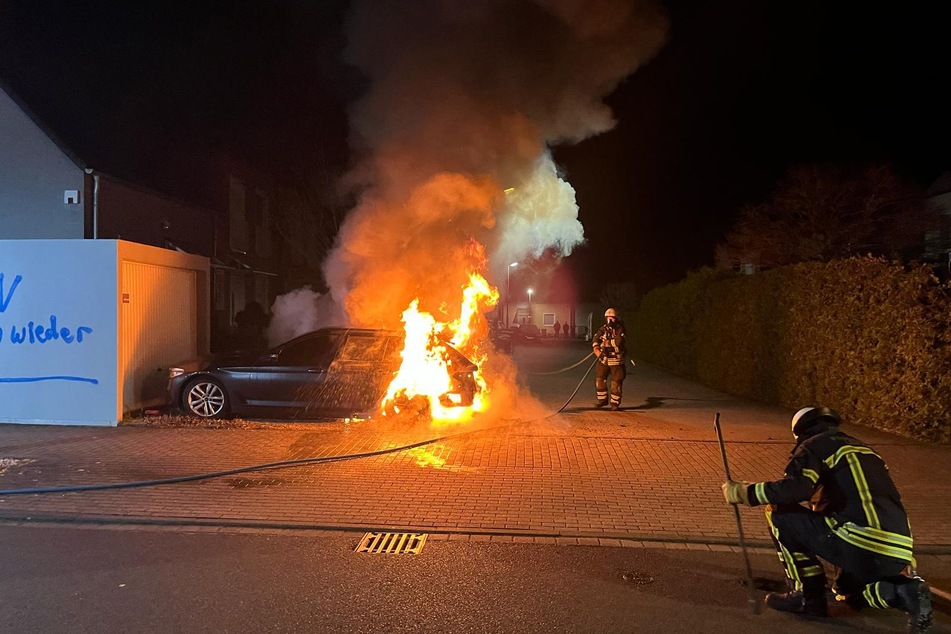 Auf das Auto der Mutter von AfD-Stadtrat Marius Beyer (24) wurde in der Nacht zu Donnerstag ein mutmaßlicher Brandanschlag verübt.