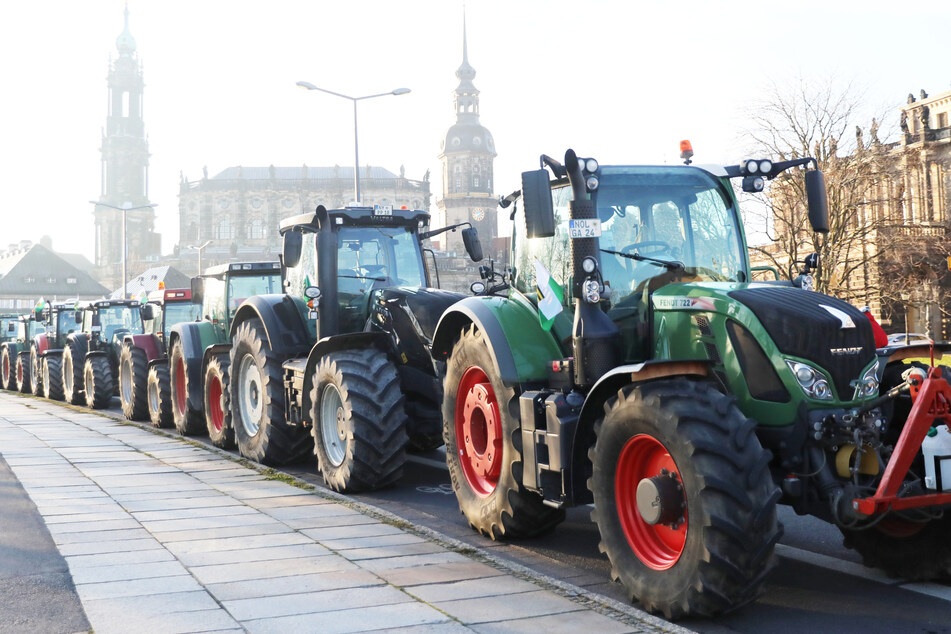 Bauern sauer: 1500 Trecker legten Dresdner City lahm!