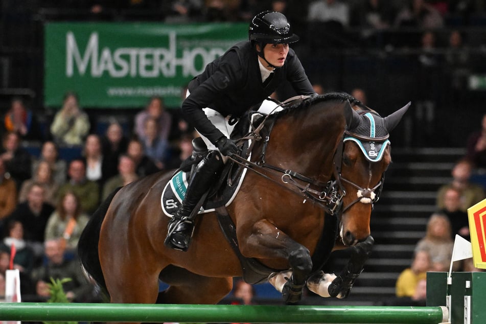 Die "Partner Pferd" bringt jedes Jahr die internationale Elite des Springreitens nach Leipzig. (Archivbild)