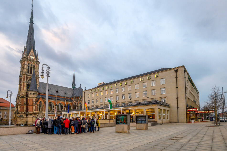 Im Chemnitzer Hof an der Straße der Nationen stieg am Wahlabend eine kleine Wahlparty der SPD. Der OB in spe blieb nur bis 23 Uhr.