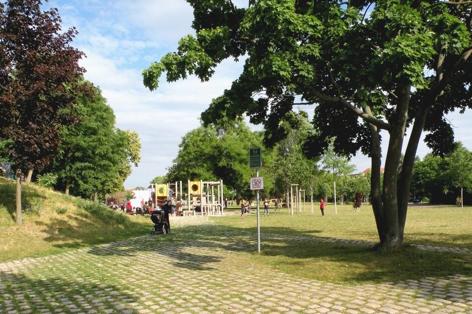 Überfall im Rabet: 27-Jähriger von Räuber-Duo zu Boden geworfen