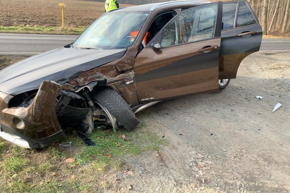Crash auf der B101 bei Großschirma. Zwei Autos stießen am Freitagvormittag zusammen.