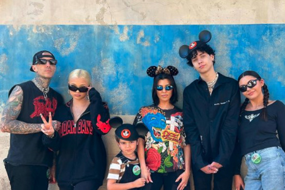 Travis Barker (l.) has already got the step-dad gig under wraps as he and Kourtney Kardashian are excelling at having a blended family.