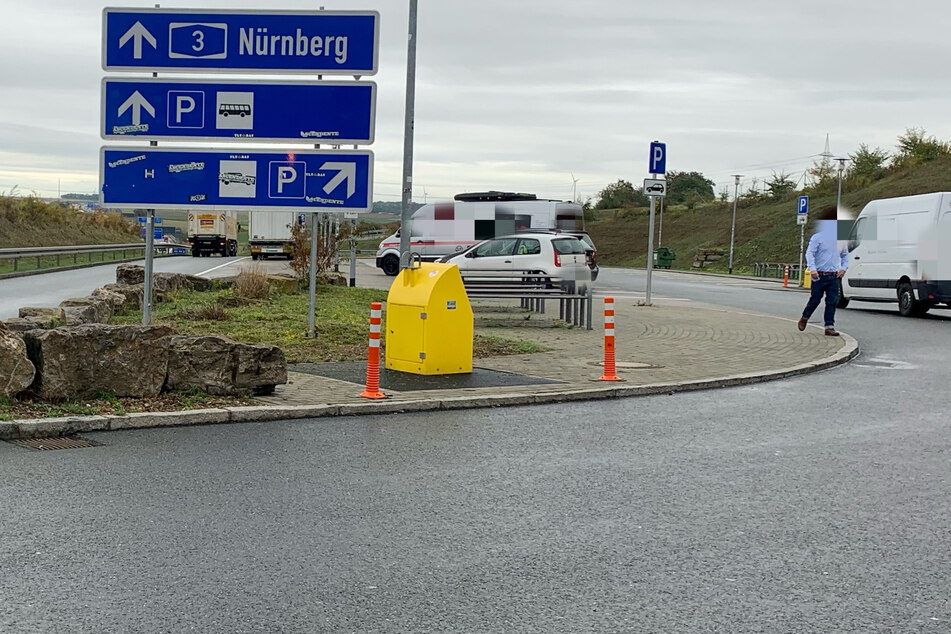 Der Vorfall ereignete sich auf dem Parkplatz Sandgraben Süd bei Theilheim in Unterfranken.