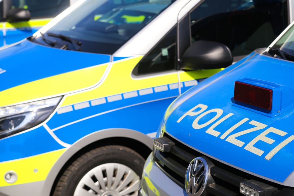Die Beamten konnten den polizeibedingten Mann schließlich überwältigen (Symbolbild).