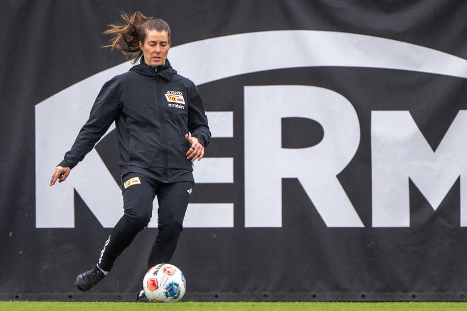 Für Marie-Louise Eta (34) standen schon immer der Fußball und die Zusammenarbeit mit Menschen im Vordergrund.