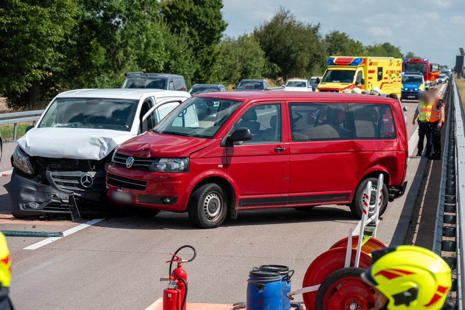 Unfall A14: Transporter-Crash: Stau nach Unfall auf A14 in Sachsen