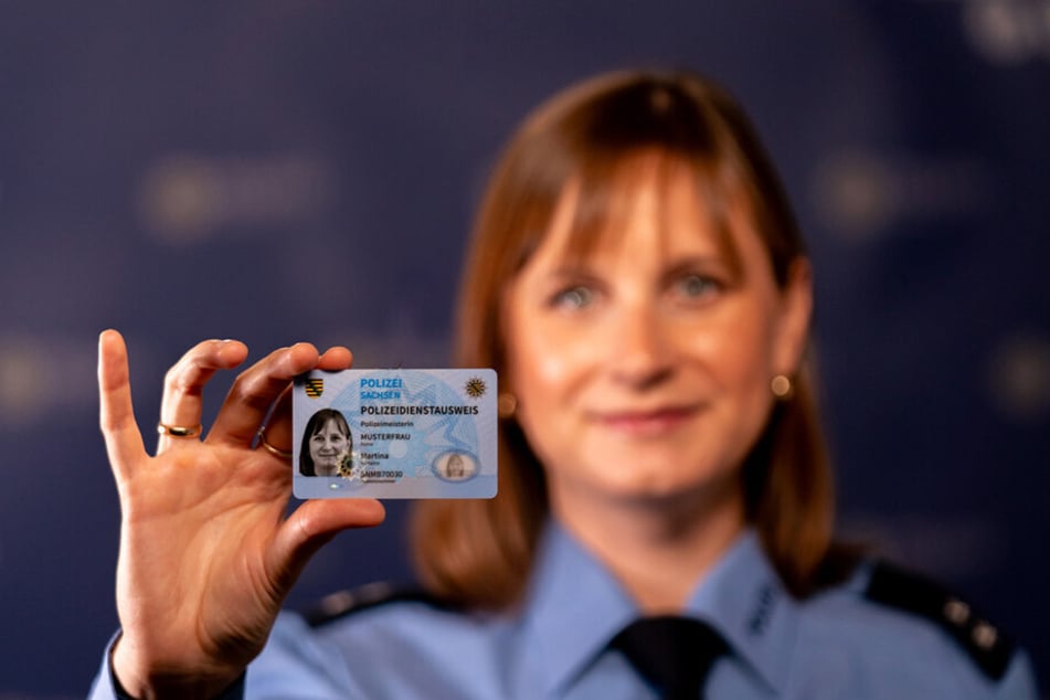 So sehen die aktuellen Polizeiausweise aus.