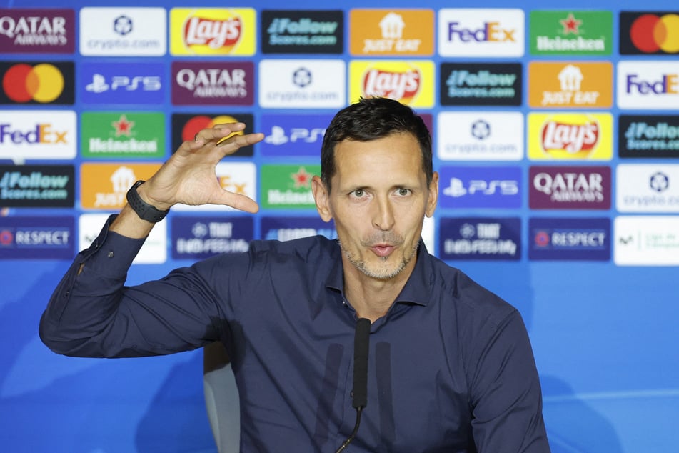 Eintracht-Coach Dino Toppmöller (45) sprach auf der Spieltagspressekonferenz vor dem wichtigen CL-Spiel gegen Atalanta Bergamo zu den Journalisten.