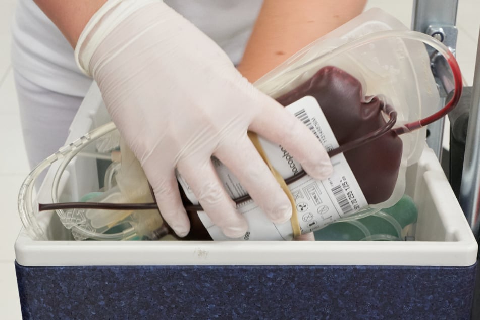 Das Plasma von ehemals Infizierten könnte akut Erkrankte therapieren. (Symbolbild)