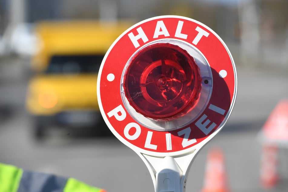 17-Jähriger versteckt sich in Dornbusch vor Polizei: Der Grund wird schnell klar