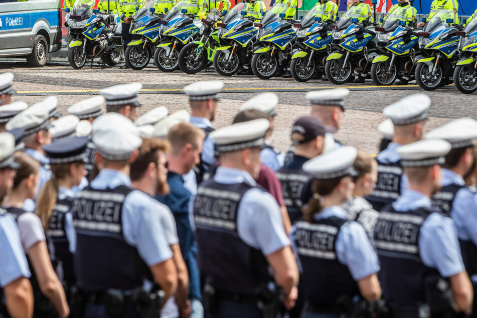 Kollegen gedenken einem 61-jährigen Motorrad-Polizisten, der am 24. Juni bei einem Unfall in Stuttgart verstarb.