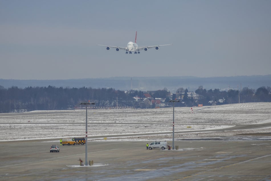 Das größte Passagierflugzeug der Welt im Anflug auf Dresden.