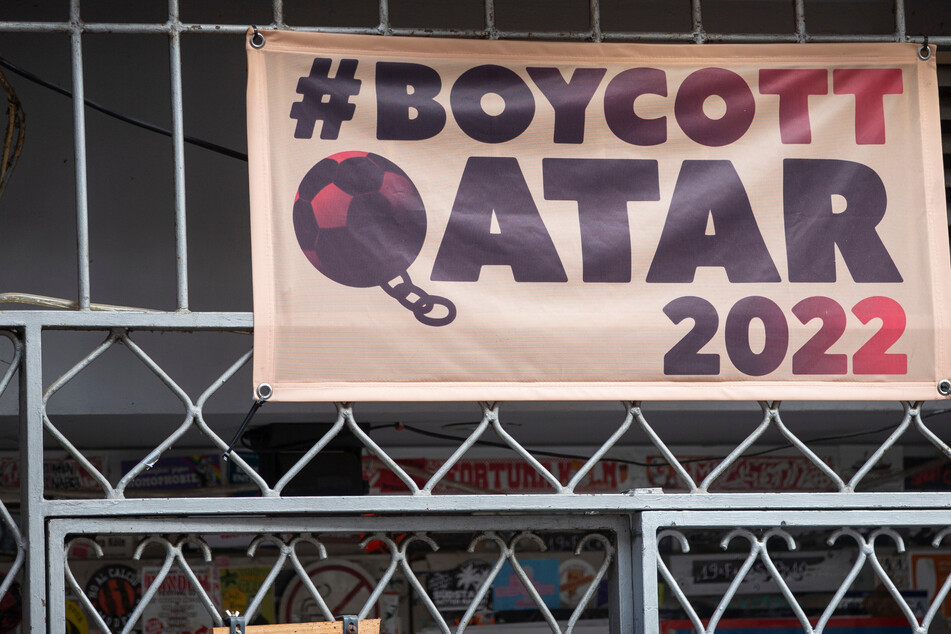 Köln: Demos gegen Fußball-WM in Katar in Kölner Innenstadt