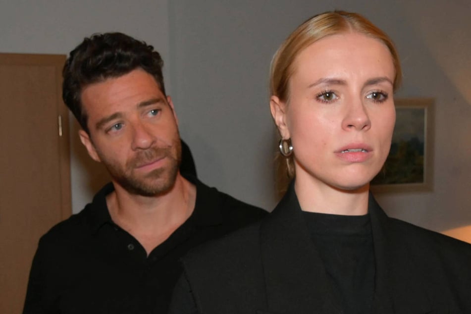 Carlos versucht, Zoe von ihrem Plan abzubringen.
