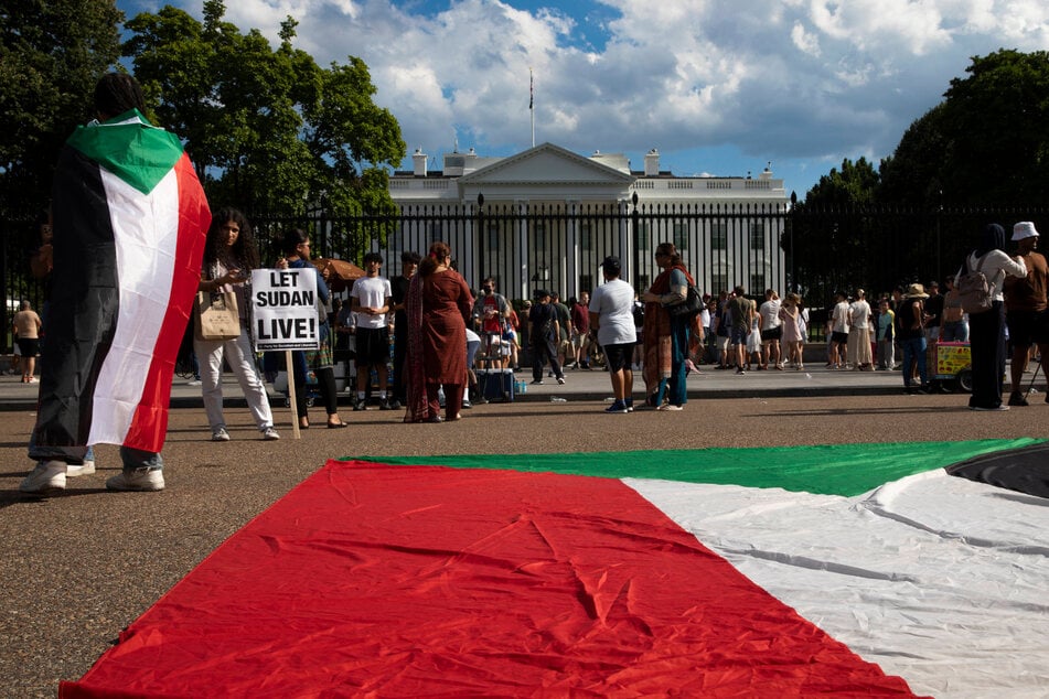 US sanctions on Sudan's government have taken effect.