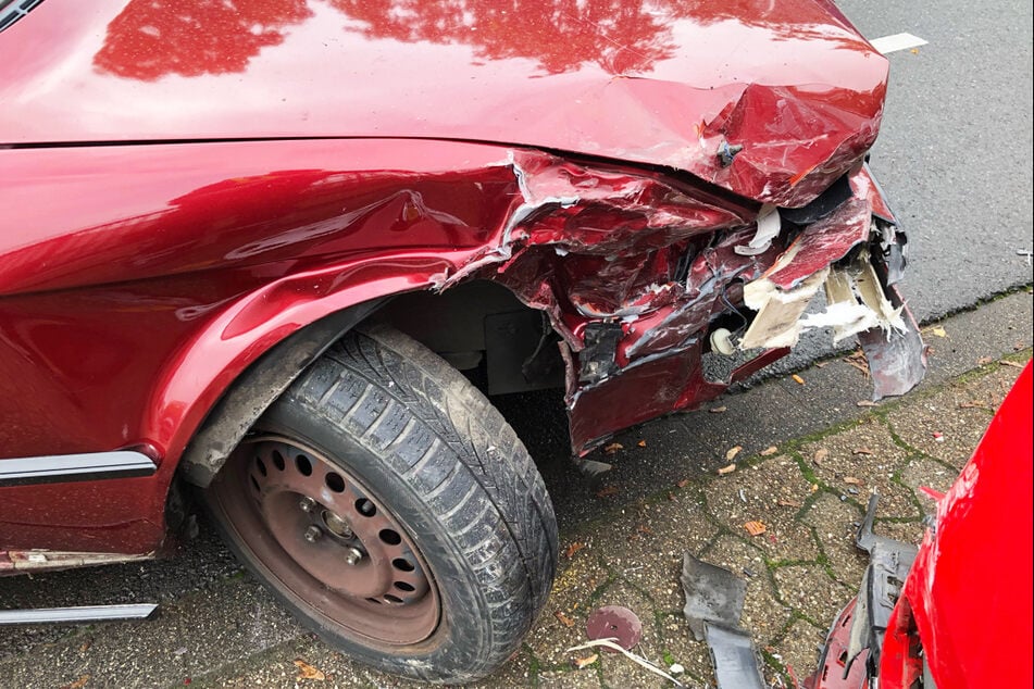 Der BMW der 74-Jährigen wurde bei dem Unfall beschädigt und war nicht mehr fahrtüchtig.