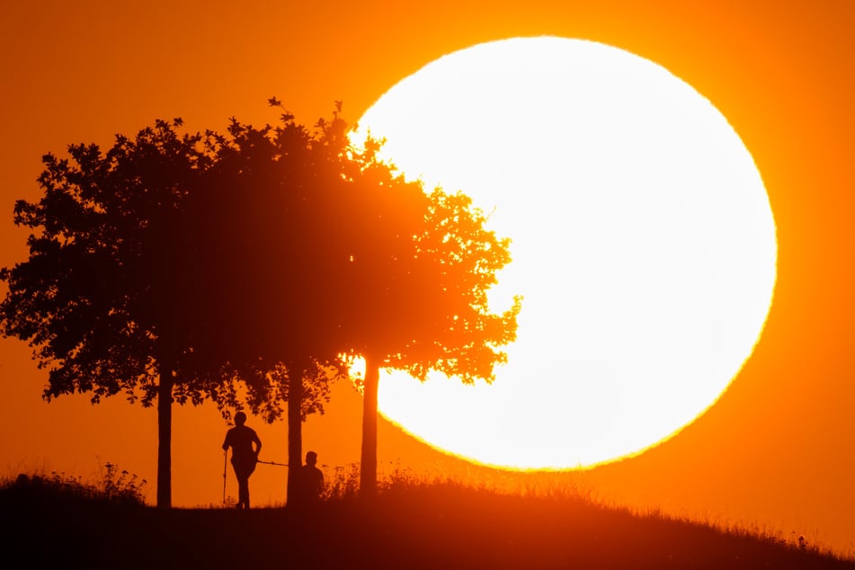 Die erste Hitzewelle des Jahres kommt nach Deutschland und hat bestes Badewetter im Gepäck.