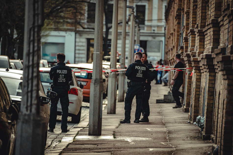 Die Polizei fand Anfang April einen zündfähigen Sprengsatz in einer Wohnung in Halle.