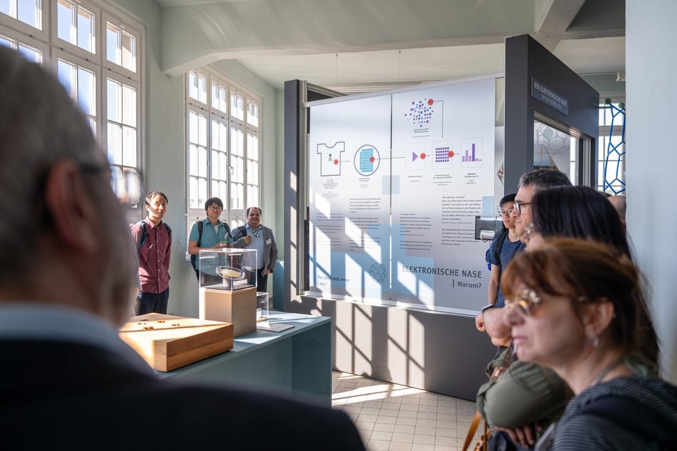 In der Ausstellung wird erklärt, wie die elektronische Nase funktioniert.