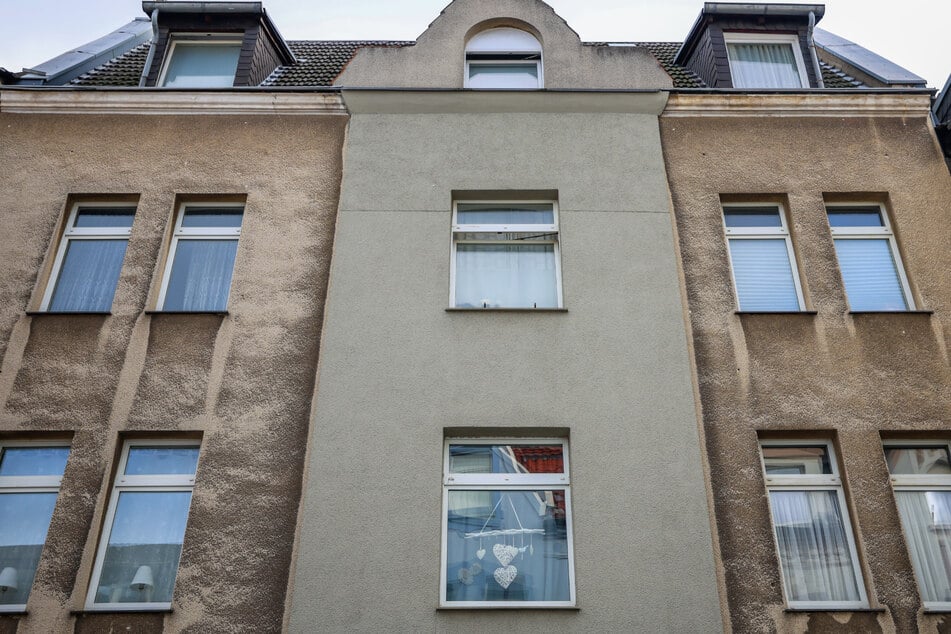 In diesem Mehrfamilienhaus in Bochum hat die Polizei auf die Zwölfjährige geschossen.