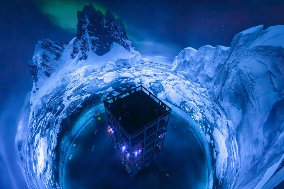 Das 32 Meter hohe Rundbild im Leipziger Panometer spielt mit der Wasserlinie als zentraler Perspektive.