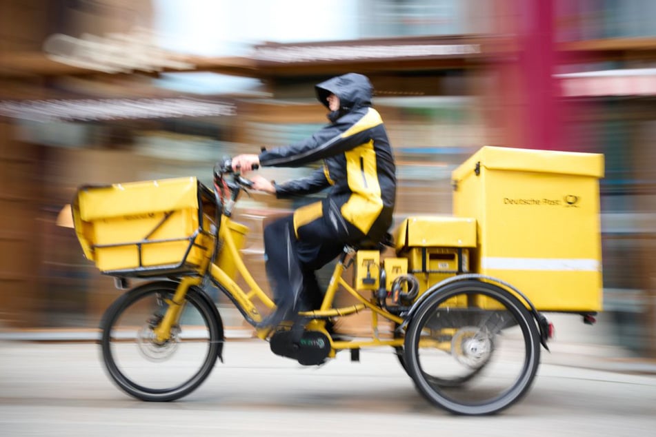 Die Deutsche Post könnte ab Januar 2027 ein Rekordporto einführen.