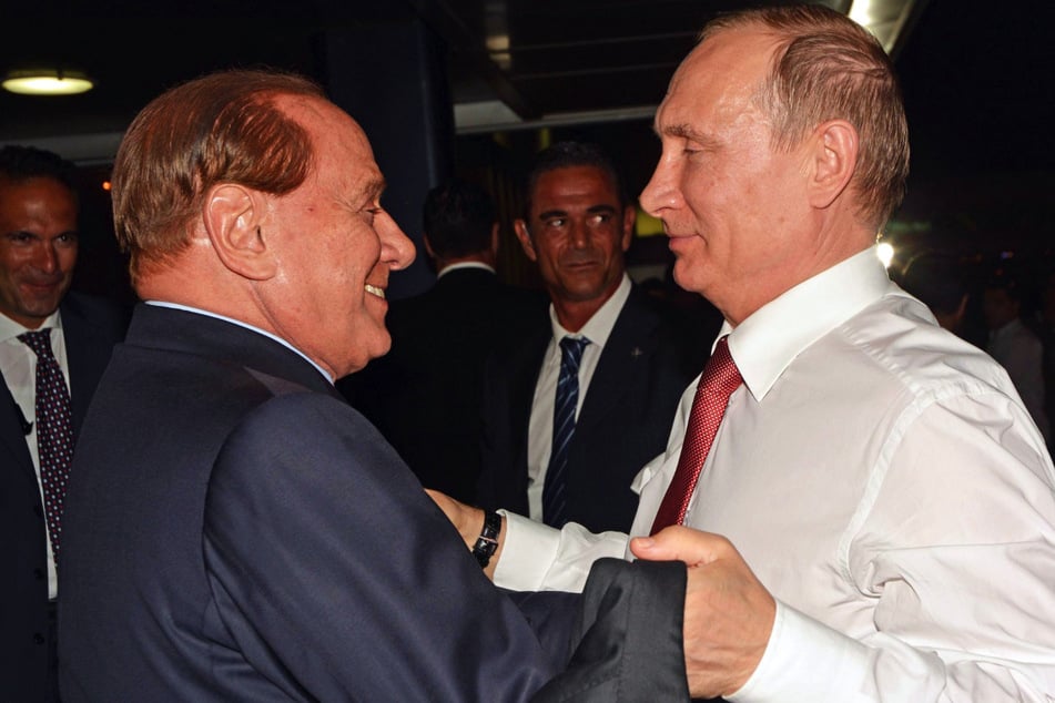 Irre Berlusconi-Story: Wie Putin einem Reh das Herz rausriss!