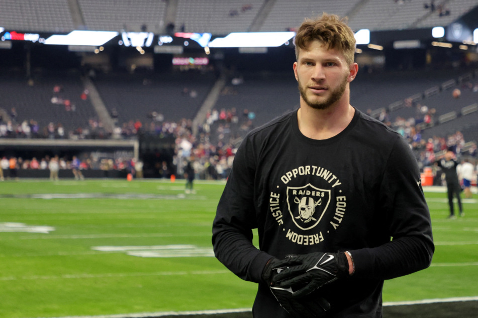 Foster Moreau (25) spielte seit 2019 für die Las Vegas Raiders.