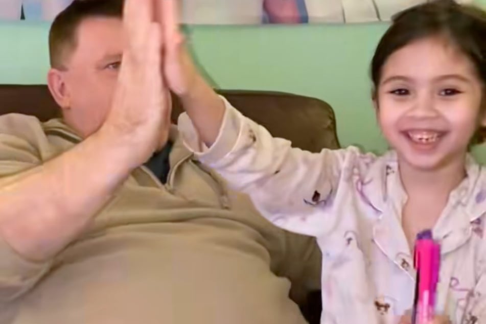 High Five! Serena (6) kann dank der Ratschläge ihres Vaters wieder lächeln.