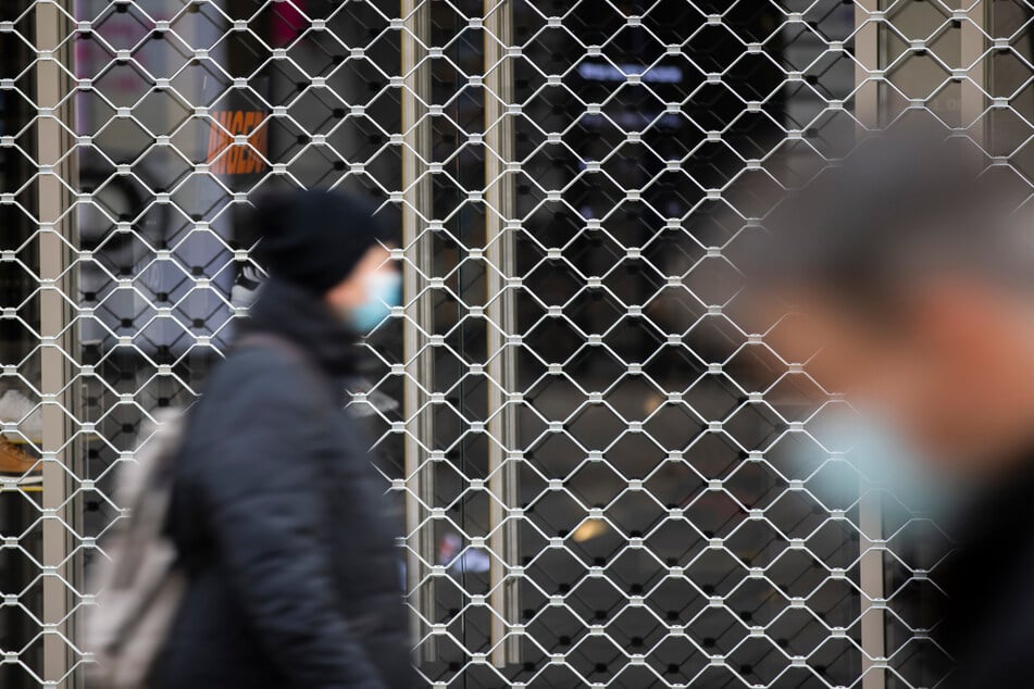 Insgesamt sechs Wochen lang musste ein Friseurmeister seinen Laden schließen. Aus Sicht der Bank bestand jedoch keine finanzielle Notlage durch den Lockdown. (Symbolbild)