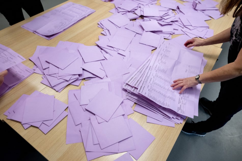 Die CDU ist bei den Kommunalwahlen in Niedersachsen einer Hochrechnung zufolge erneut die stärkste Kraft vor der SPD geworden.