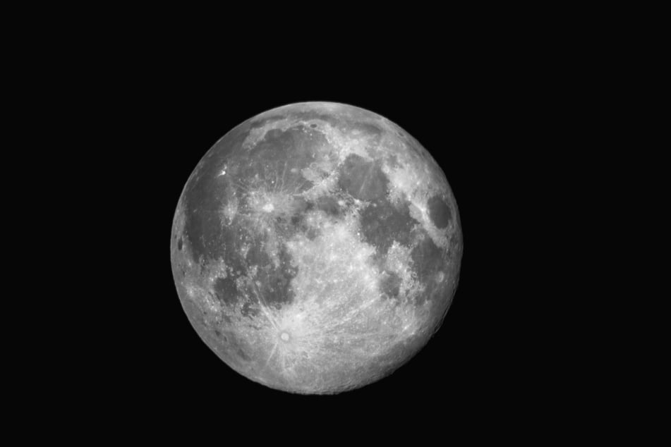 If a huge asteroid smashes into the Moon in 2032, the explosion would send debris streaming towards Earth that would threaten satellites, researchers say.