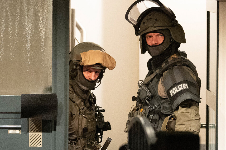 Einem Spezialeinsatzkommando gelang am Freitagabend die Festnahme des gesuchten 24-Jährigen. (Archivfoto)