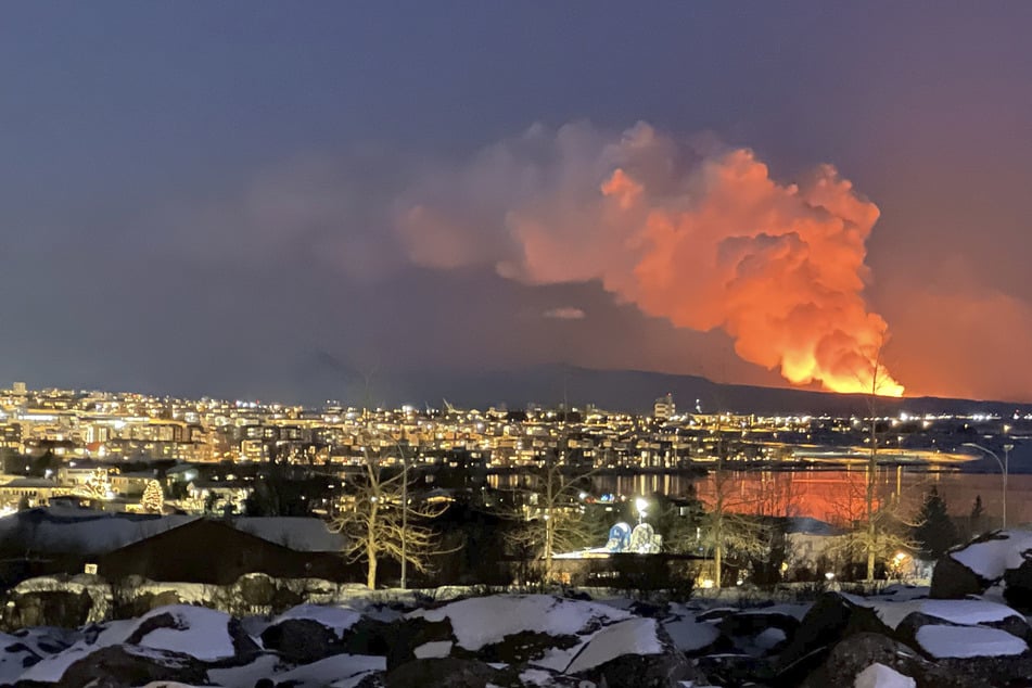 Schon wieder! Vulkan auf Island spuckt Lava