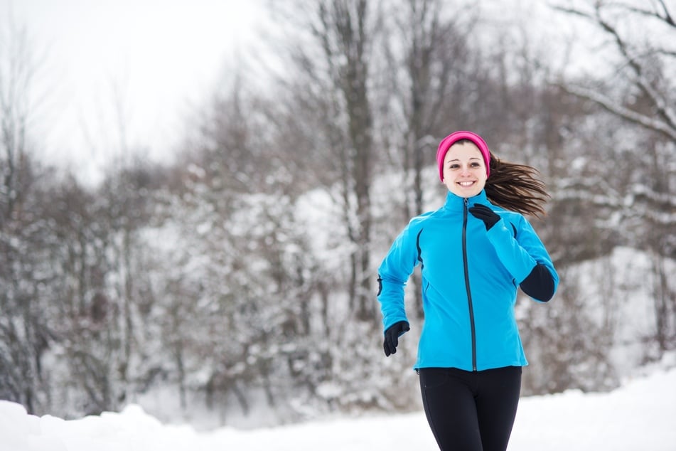 Mit der passenden Ausrüstung macht Joggen im Winter doppelt so viel Spaß.