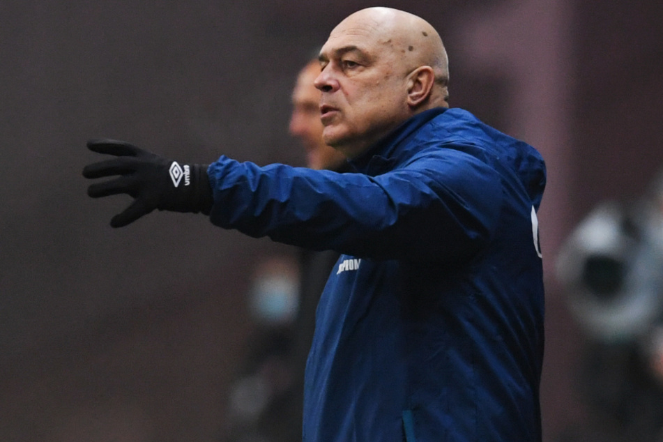 S04-Coach Christian Groß (66) hat mit seiner Mannschaft noch einen langen Weg vor sich.