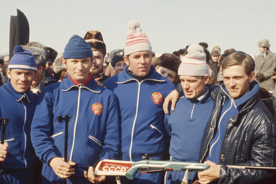 Alexander Uschakow (r.) mit der Staffel der UdSSR bei der Biathlon-WM 1974 in Minsk. (Archivfoto)