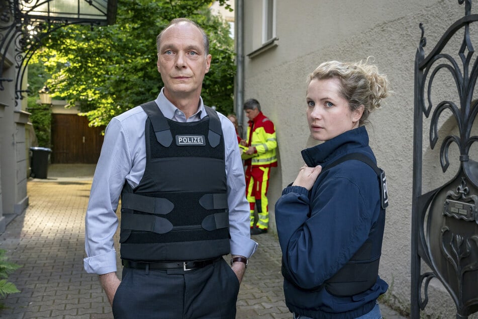 Peter Michael Schnabel (Martin Brambach, 57) und Leonie Winkler (Cornelia Gröschel, 37) ermitteln erst einmal als Duo.
