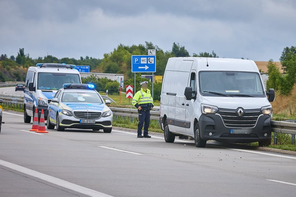 Die Bundespolizei fand in dem verunfallten Renault 22 Syrer.