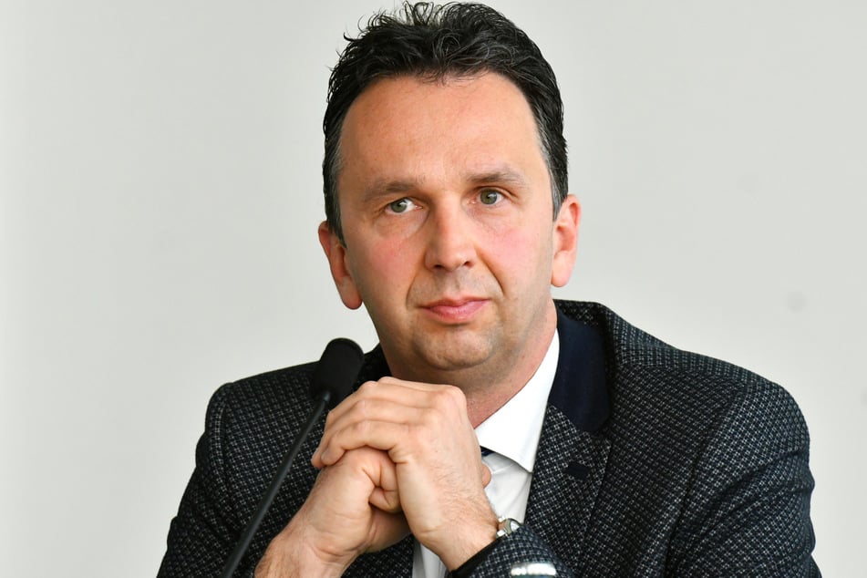 Marco Müller (49, CDU).