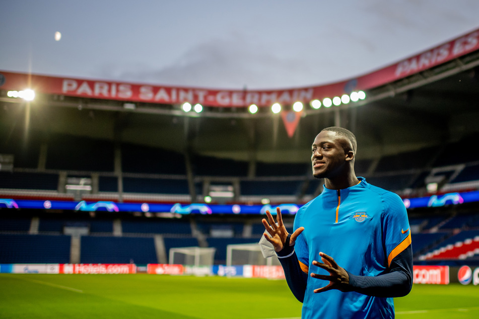 Ibrahima Konaté (21) ist international offenbar heiß begehrt. Dennoch hofft man in Leipzig, dass der Abwehrhüne noch länger bleibt.